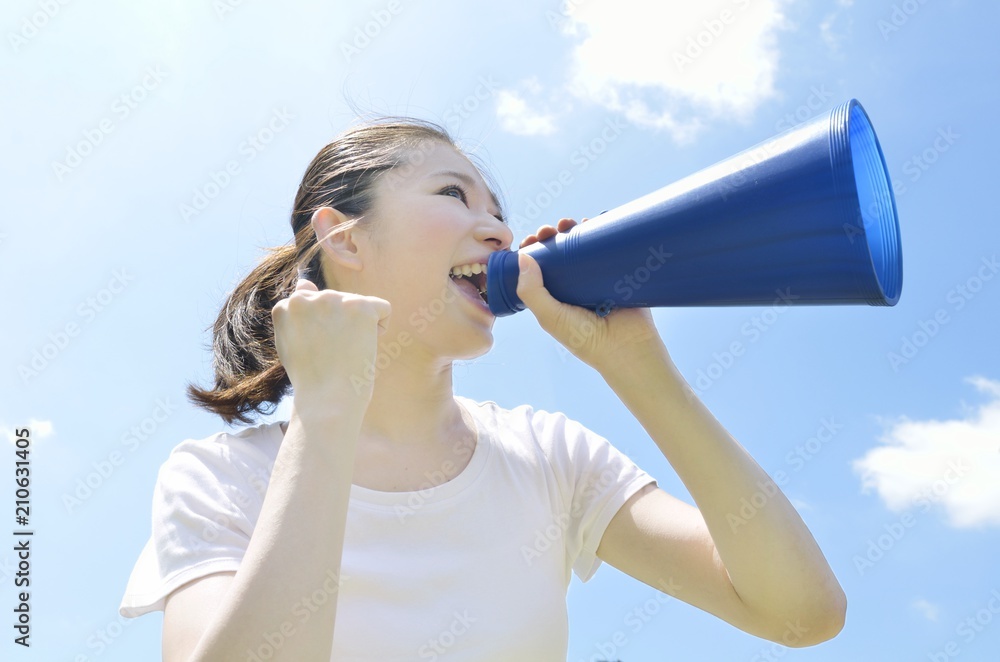 Naklejka premium メガホンで応援する女性