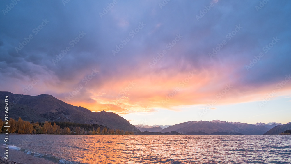 Lake Wanaka at sunset in Autumn season.