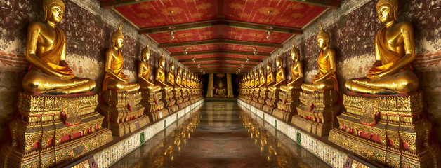 Rollo Buddha Wat Suthat Tempel in Bangkok Thailand  © dsom