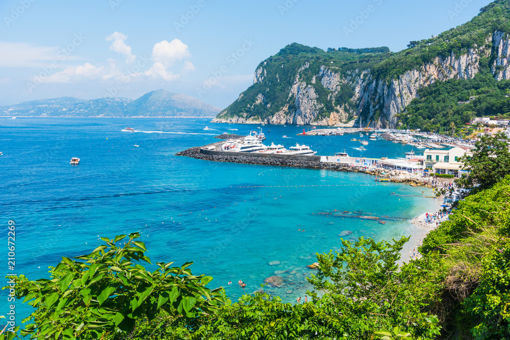 Fototapeta premium World famous Capri harbor on a sunny day