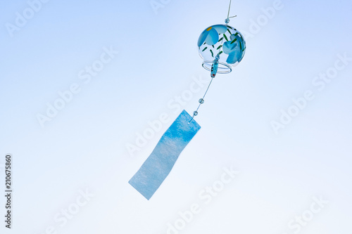 風鈴　青い花　夏　青い背景