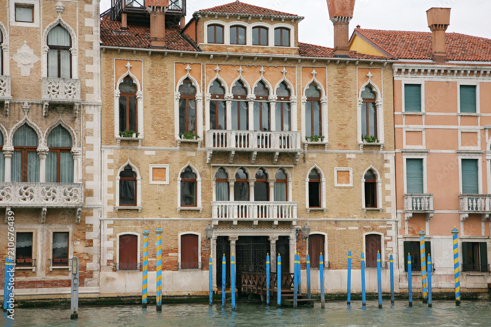 Naklejka premium VENICE, ITALY - MAY 8, 2010: View of the marvelous architecture along the Grand Canal in Venice, Italy