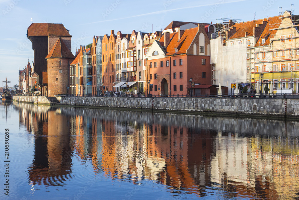 Obraz premium Gate-crane is a historical city gate with a lifting mechanism in Gdansk. Poland