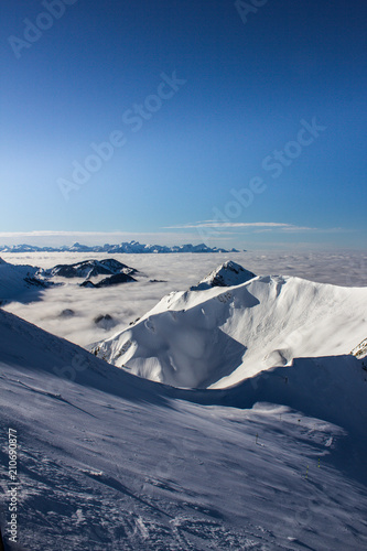 Berglandschaft und Nebel