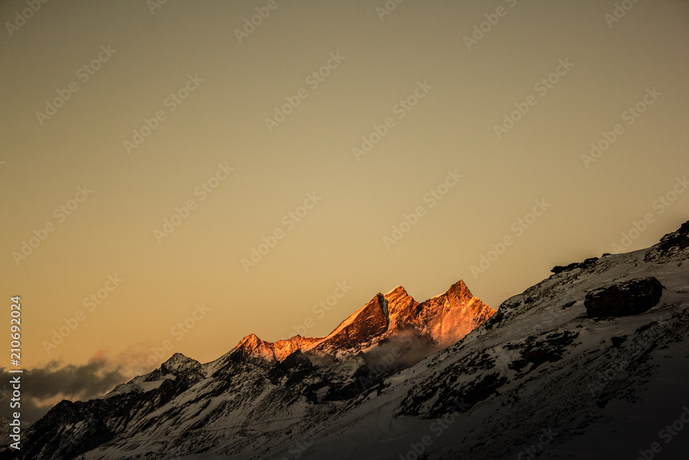 Naklejka premium Matterhorn und umliegende Berge