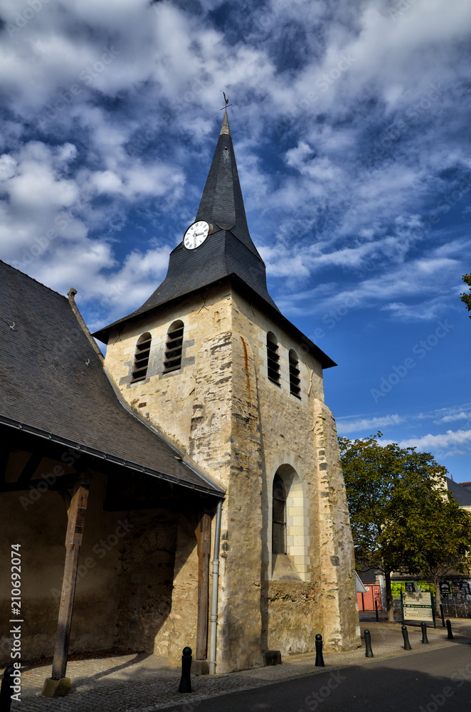 Fototapeta premium Feneu, French destination on Mayenna river