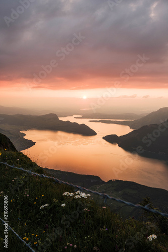 Berglandschaft beim Vierwaldstättersee (Niederbauen-Kulm) Sonnenuntergang