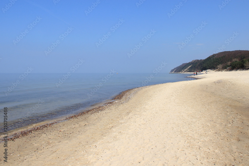 am weißen Strand von Miedzyzdroje in Polen