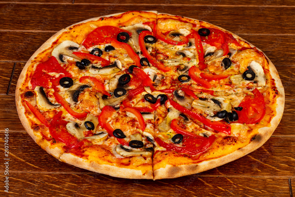 Vegetarian pizza with mushroom