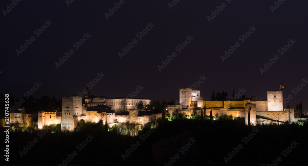 L'Alhambra de Grenade depuis le Mirador de San Nicolas, de nuit
