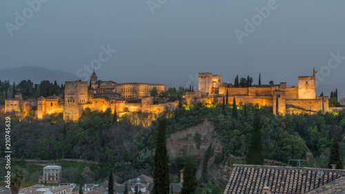 L'Alhambra de Grenade depuis le Mirador de San Nicolas, de nuit