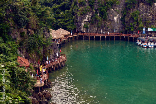 Quadro su tela Ha Long Bay , Vietnam-29 November 2014:  Hang Sung Sot cave harbour and tourists
