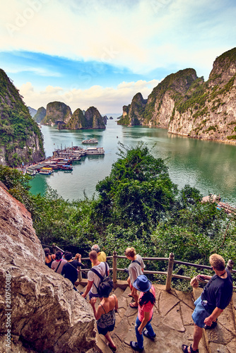 Foto Ha Long Bay , Vietnam-29 November 2014:Ha Long Bay , Vietnam-29 November 2014: