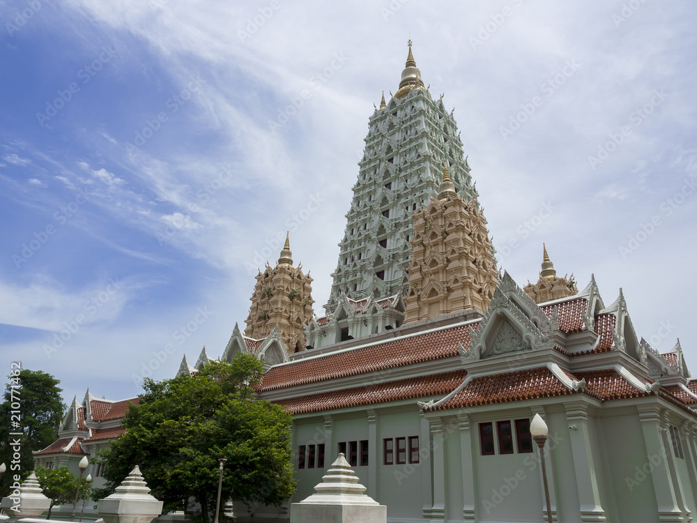 Fototapeta premium The pagoda is a native Thai style, Wat Yansang Wararam Worawihan.