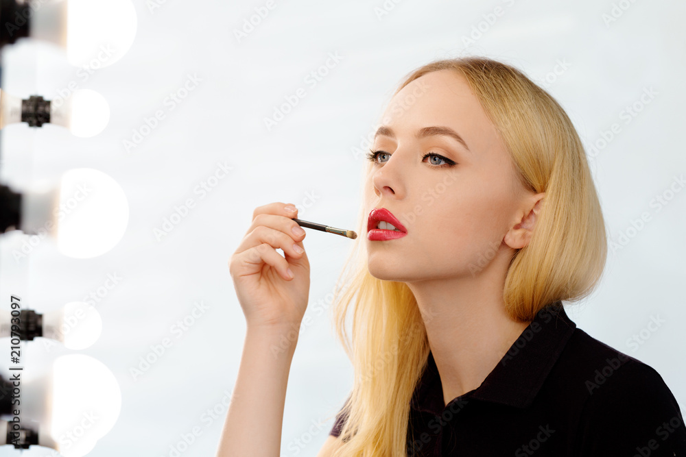 Fototapeta premium Beautiful woman doing evening makeup