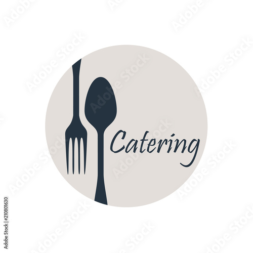 Icono plano Catering en circulo con cubiertos en color gris