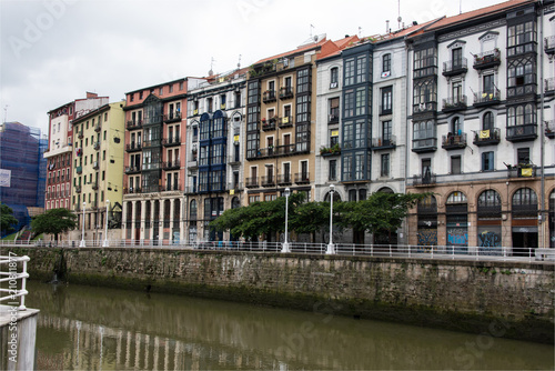 façade d'immeubles à Bilbao en Espagne 