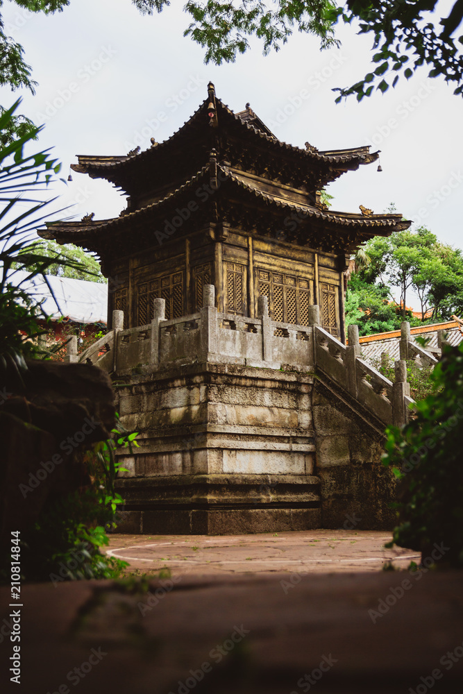 Fototapeta premium Chinese temple monument in a park