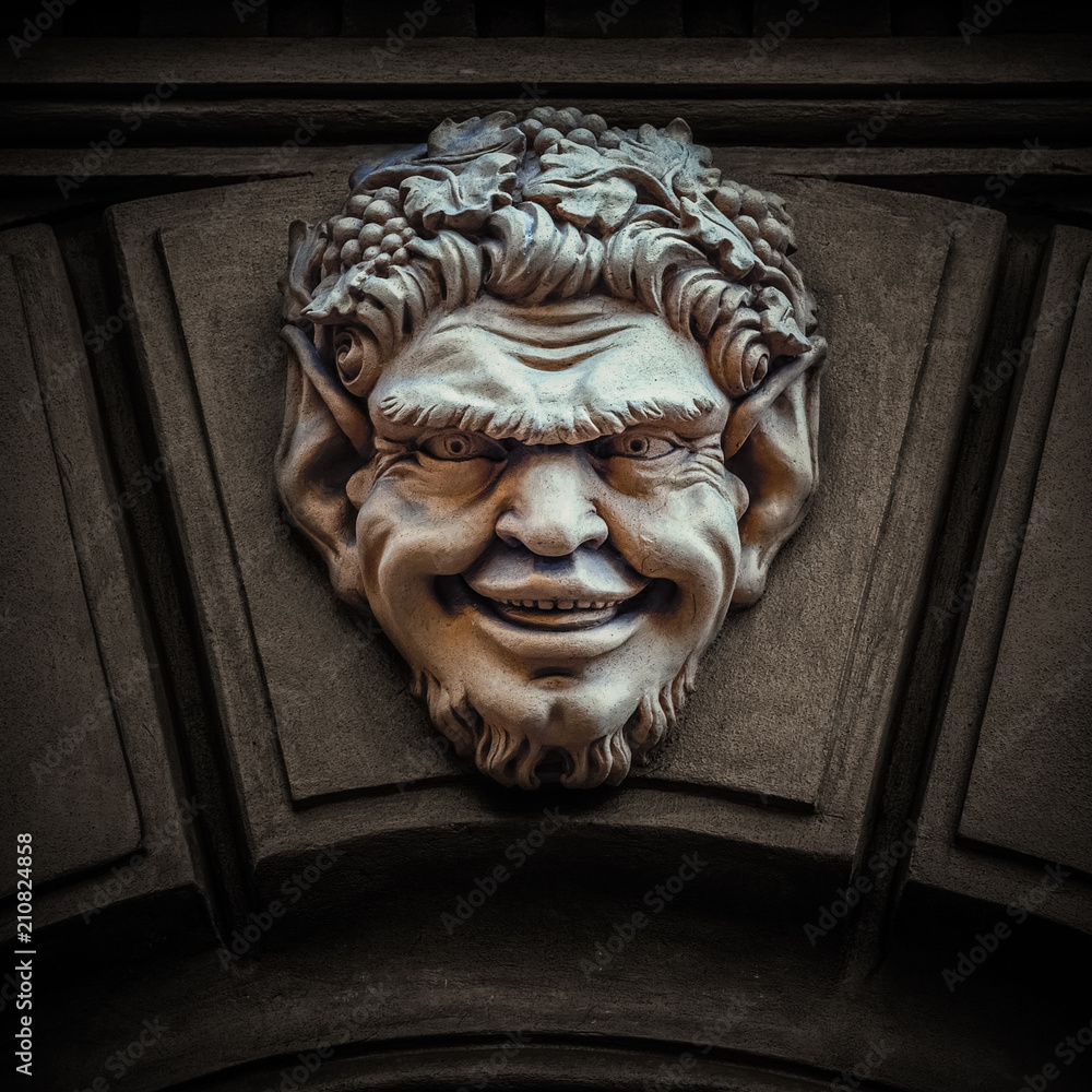 Φωτογραφία The architectonic detail of the entrance to a historic house