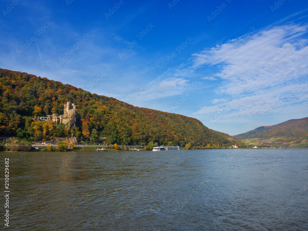 Burg Rheinstein gegenüber von Assmannshausen