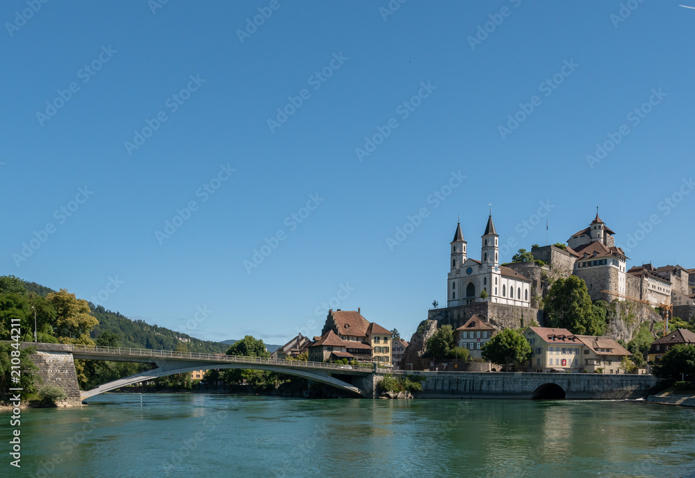 Stadt am Fluss in der Schweiz