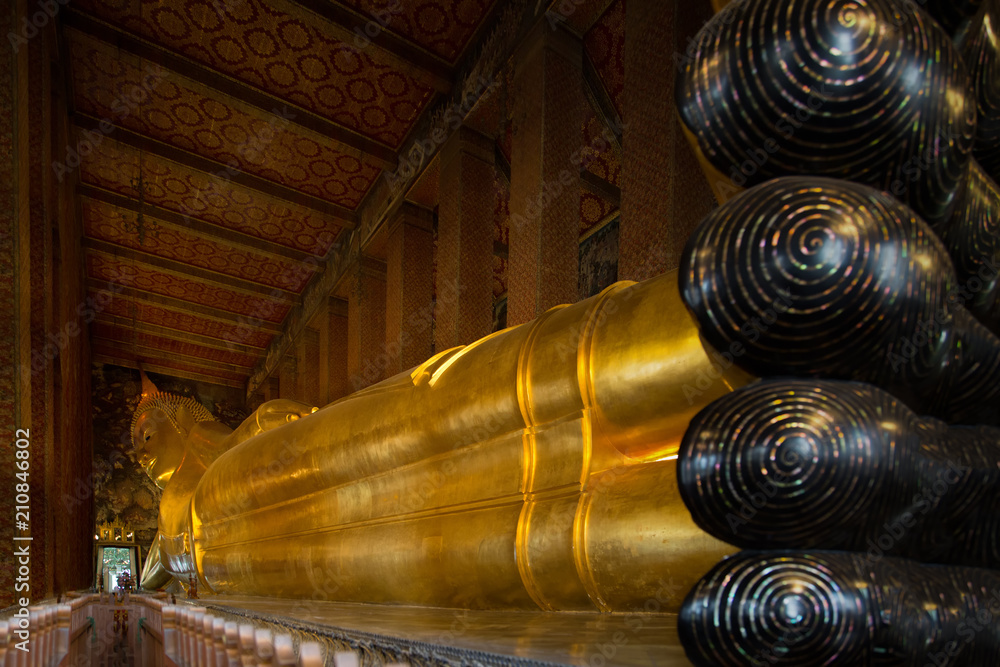 Fototapeta premium Sleeping Buddha at Wat Pho, Bangkok, Thailand. 