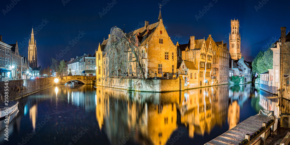 Fototapeta premium Historic city of Brugge in twilight, Flanders, Belgium