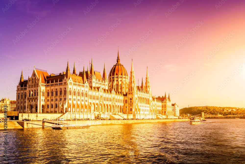 Fototapeta premium Hungarian Parliament Building in Budapest