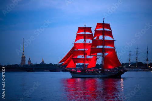 Fotografie Ship with scarlet sails in the Neva river with city view background