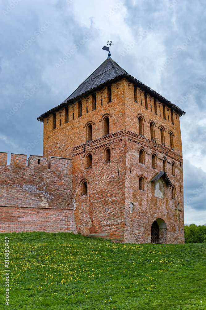 Obraz premium Vladimir tower of the Kremlin fortress in Veliky Novgorod, Russia.