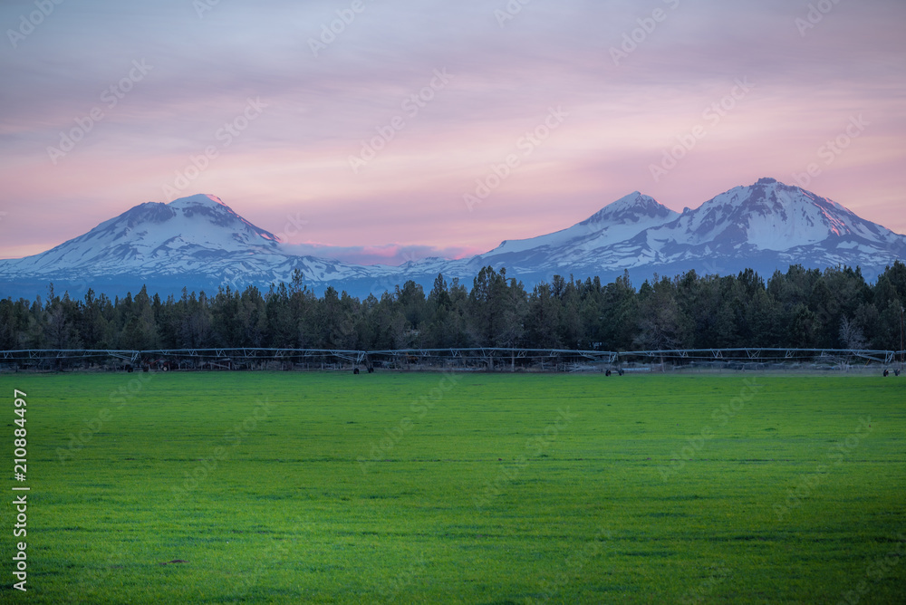 Fototapeta premium Sisters Mountains at Dawn