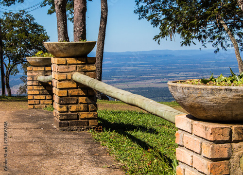 Caminho de pedras no campo