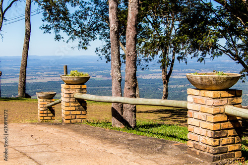 Caminho de pedras no campo