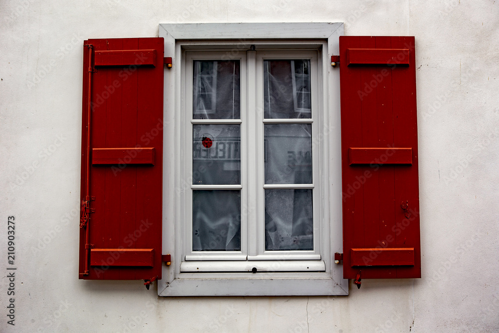 Fototapeta premium fenêtre rouge