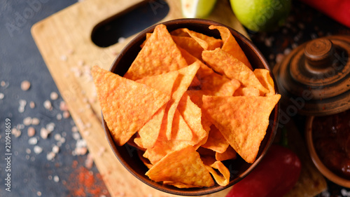 Obraz na plátně crispy crunchy tortilla nacho chips are a great party munchies