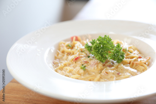 Spaghetti white sauce (Spaghetti Carbonara) with bacon and garlic , on wood table background
