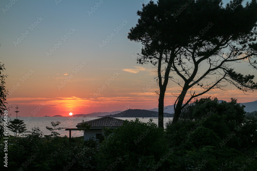 Coucher de soleil sur les Iles Sanguinaires Coucher de soleil sur les Iles Sanguinaires