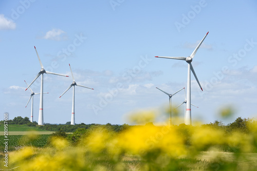 éoliennes vent energie ciel vert ecologie © JeanLuc
