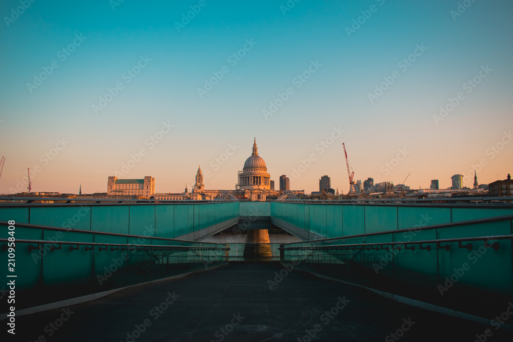 Naklejka premium St Pauls Cathedral, Golden Hour