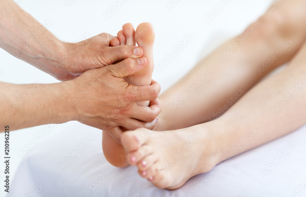 Obraz premium beautiful girl enjoys massage and spa treatments