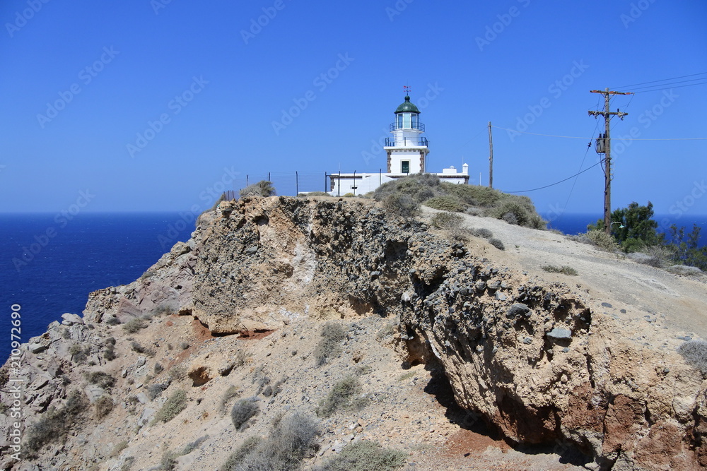 Der Leuchtturm am Kap Akrotiri auf Santorin