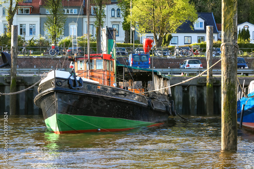 Historisches Dampfboot in Hamburg Oevelgönne
