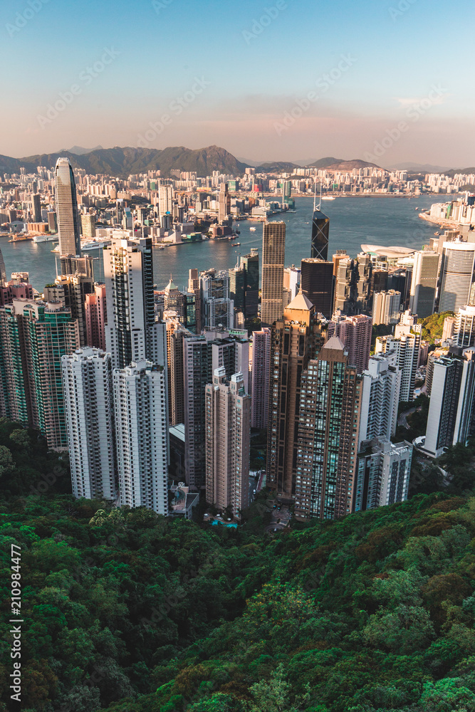 Obraz premium Hong Kong skyline view from Victoria Peak daytime with blue sky