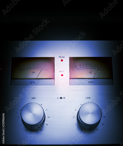 Hi fi recorder with signal instruments. Peak concept