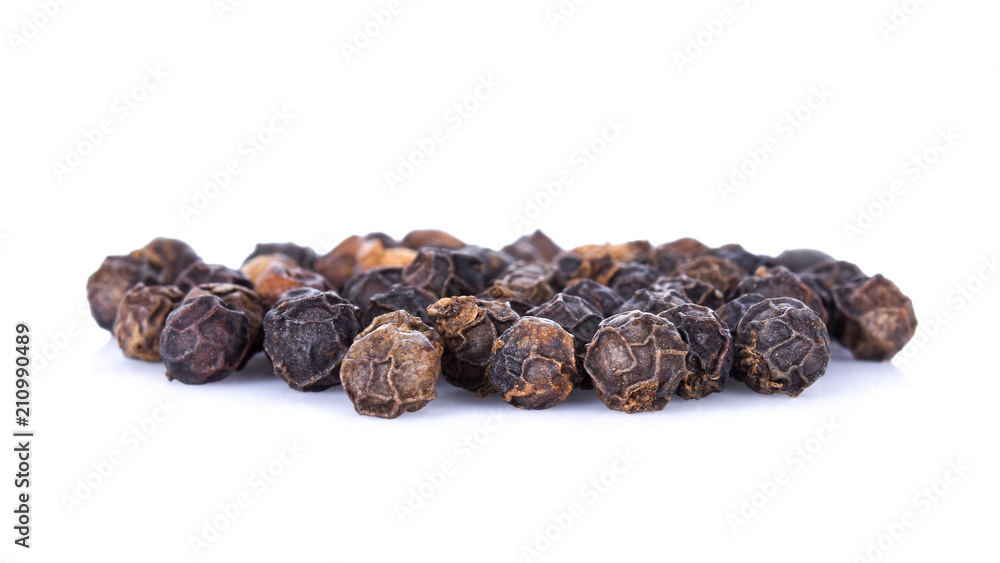 Fototapeta premium Black pepper isolated on white background