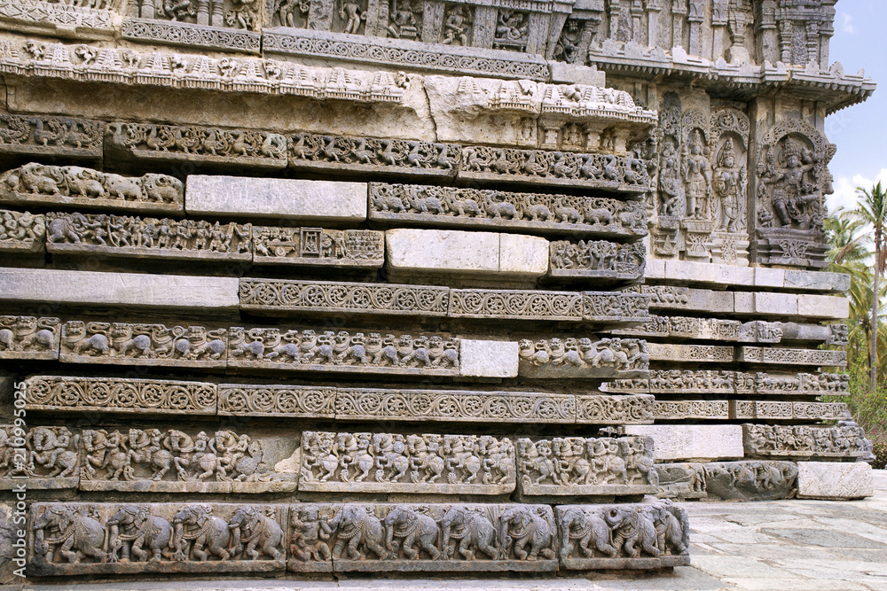 Friezes of animals, scenes from mythological episodes from Ramayana and Mahabharata, at the base of temple, Kedareshwara temple, Halebidu, Karnataka.