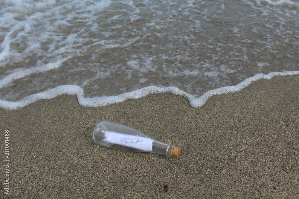 message d'appel au secours dans un bouteille lancée dans la mer message d'appel au secours dans un bouteille lancée dans la mer
