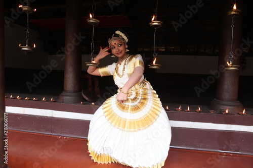mohiniyattam is the classical dance form from kerala,distinct for the graceful body movements.