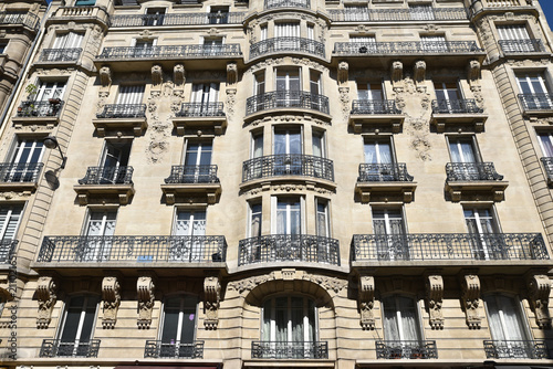 Immeuble haussmannien    tourelle    Paris  France