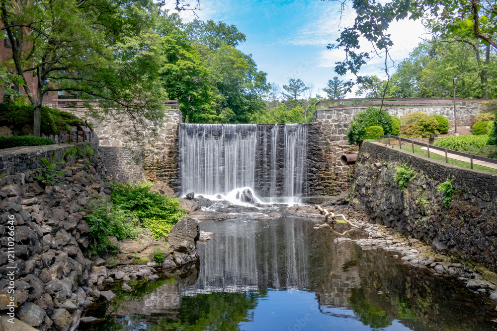Obraz premium rock waterfall stream